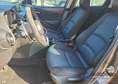 2019 Toyota Yaris L z USA, uszkodzony, nr VIN 3MYDLBYV7KY523496